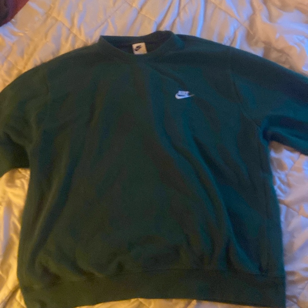 Nike crew neck in great condition new with no tags